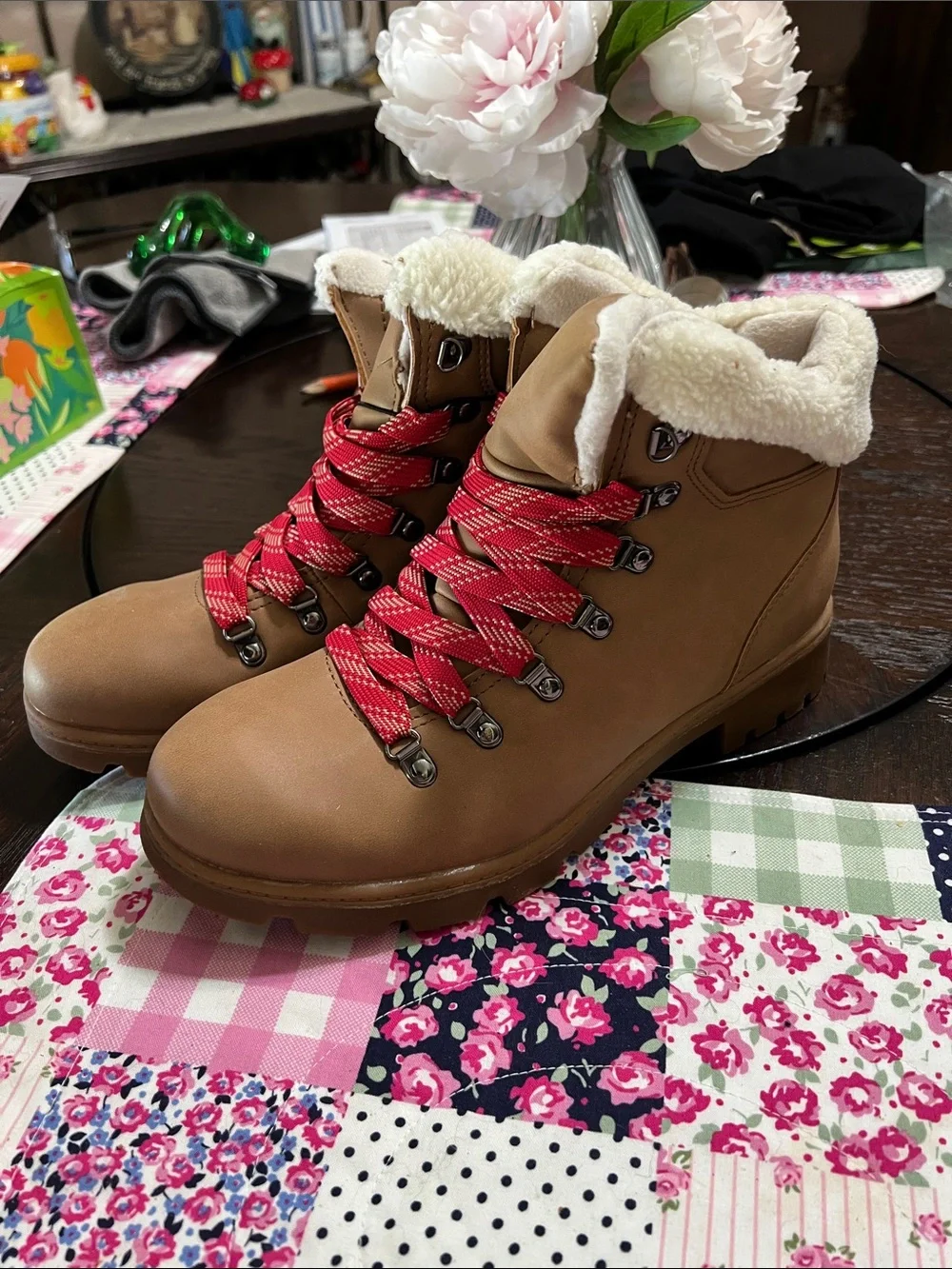 NEW TIME & TRU Cozy Tan Faux-Shearling Hiker Boots with Red Laces size 9
